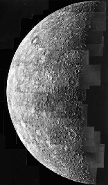 Cette mosaïque photo de Mercure fut construite à partir de photos prises par Mariner le 29 mars 1974.(Courtoisie de USGS, et la NASA) 